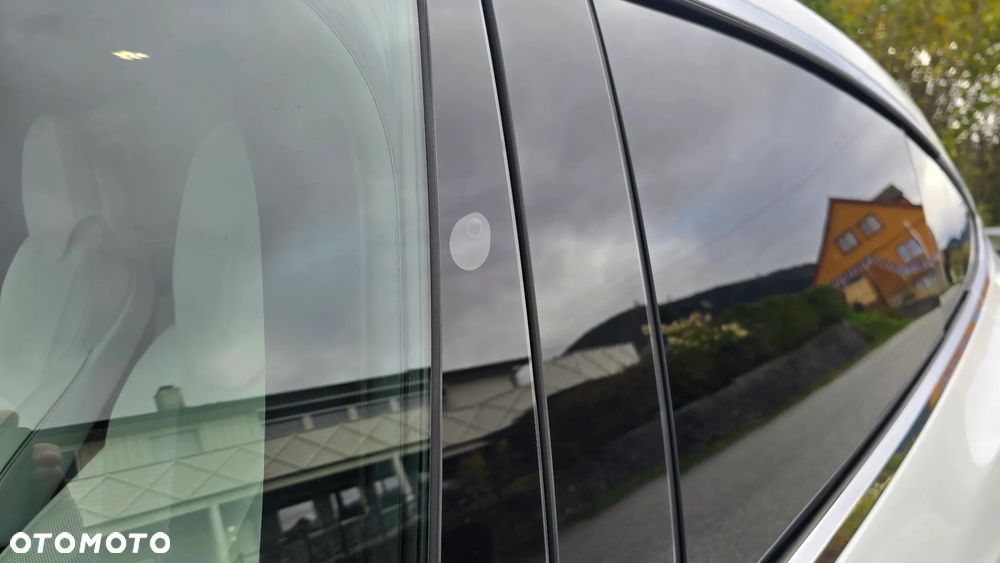 Tesla Model X - 9