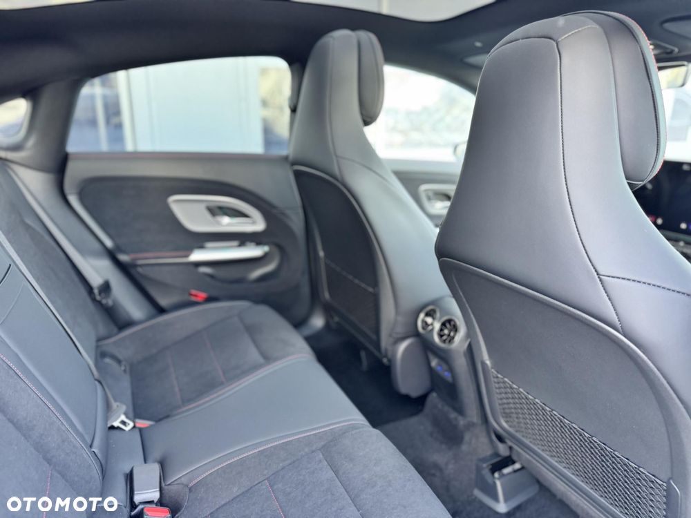 Mercedes-Benz CLA 200 mHEV 4-Matic 8G-DCT - 19