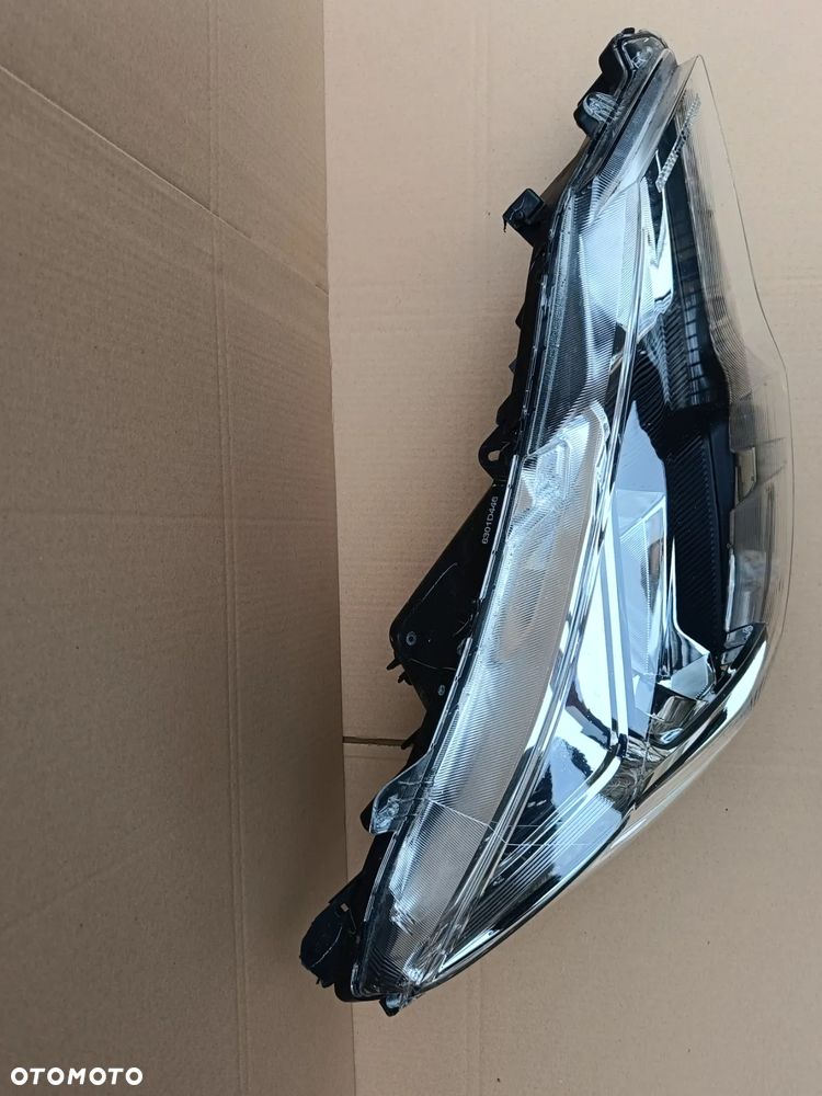 Lampa przednia prawa Mitsubishi Space Star reflektor - 2