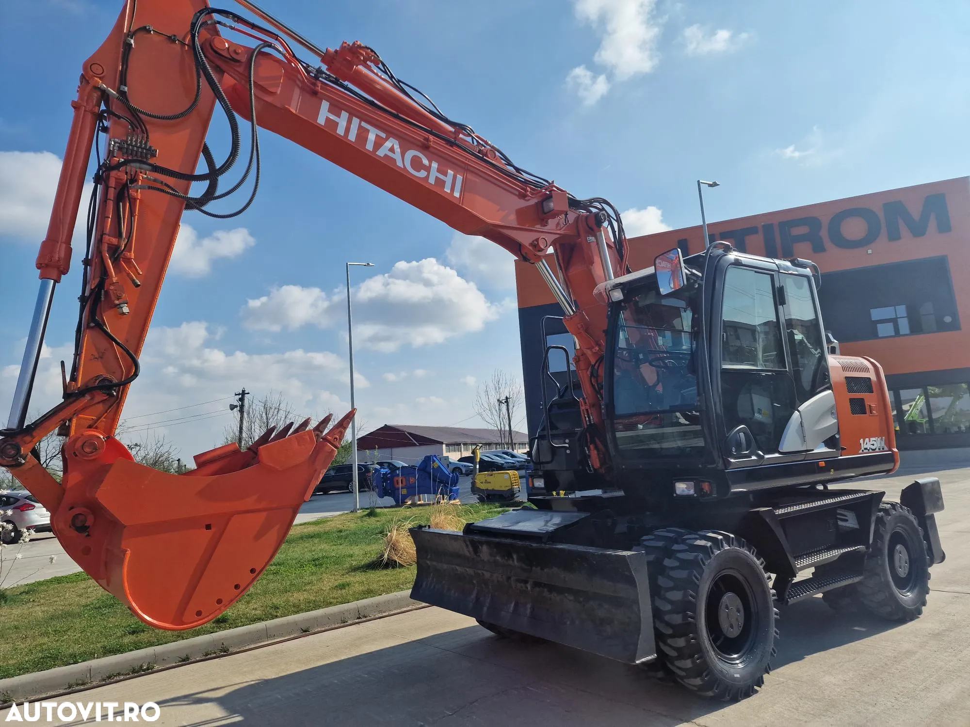 Hitachi EXCAVATOR PE ROTI, 3 brate excavare, LAMA+CALE, cupa NOUA 1,2m latime, Masa operationala 17,2t, Inst picon, A doua inst hidr, 2018, 2.993h, hidraulica HITACHI, anv noi, posibilitate leaisng 3 ani, PROMOTIE 99.900 EUR+Tva - 32