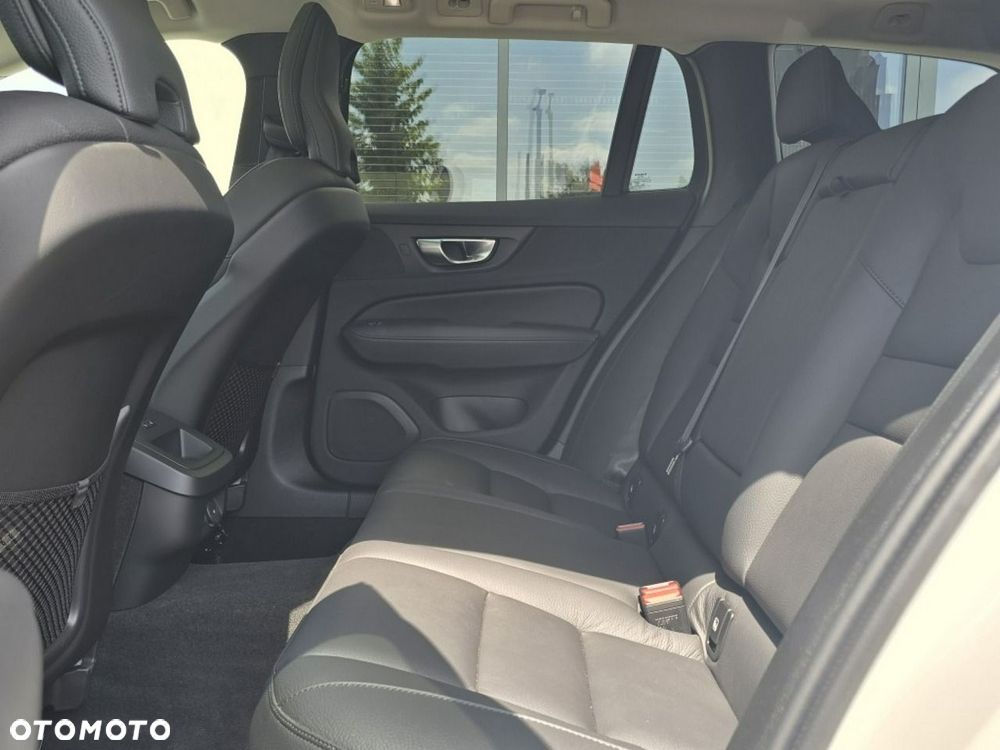 Volvo V60 B4 B DKG Plus Dark - 8