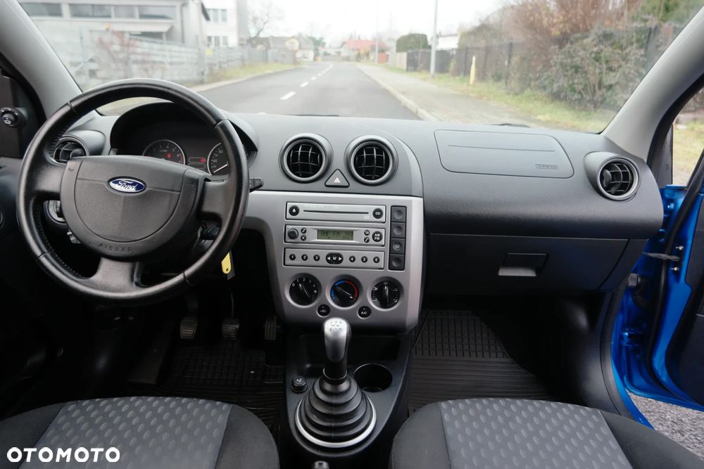 Ford Fiesta 1.4 Ambiente - 26