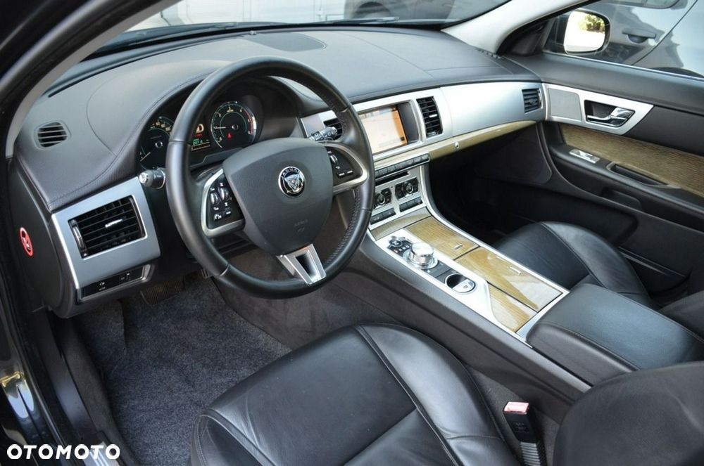 Jaguar XF - 21