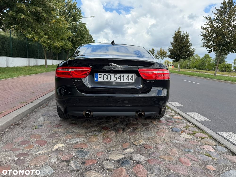 Jaguar XE 2.0 T Prestige - 4