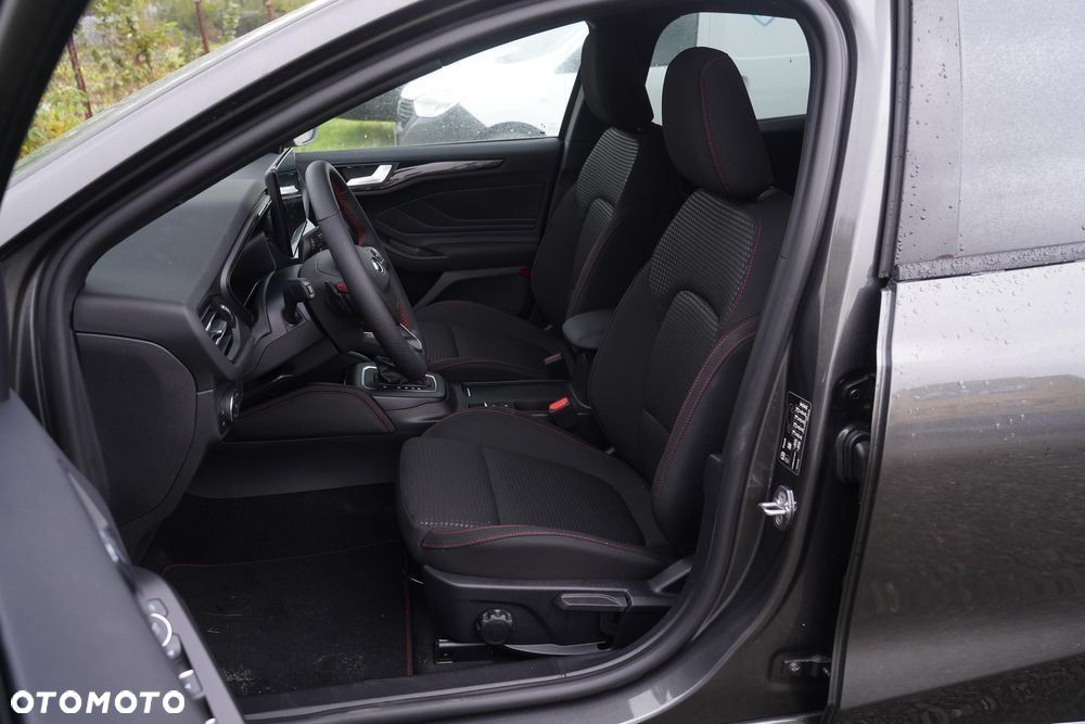 Ford Focus 1.0 EcoBoost mHEV ST-Line X - 11