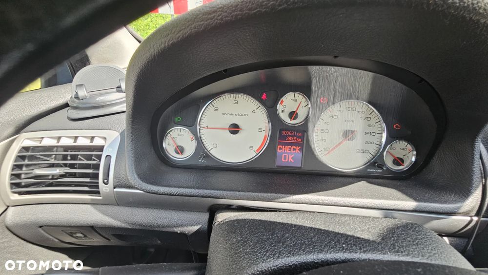 Peugeot 407 - 11