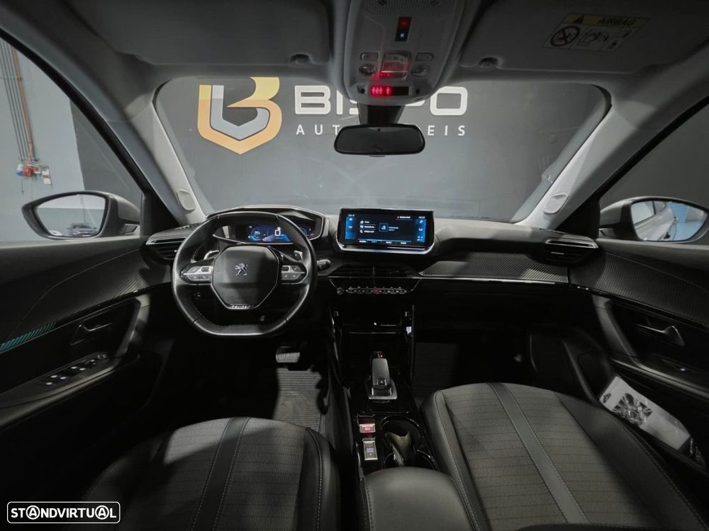 Peugeot 2008 PureTech 130 EAT8 GT — fotografia 8