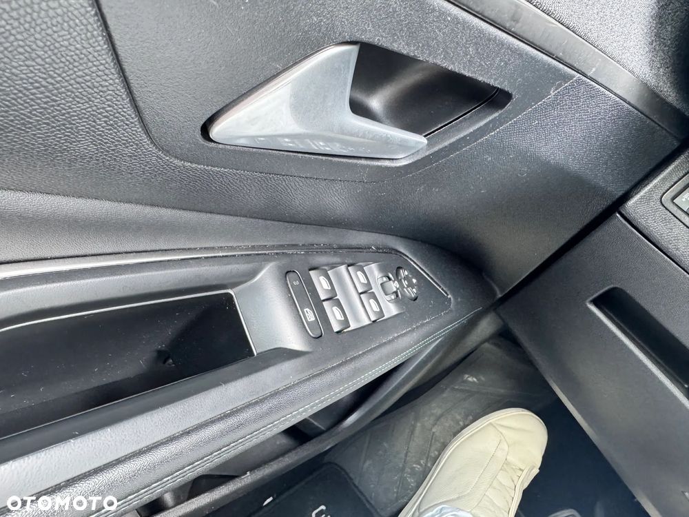 Peugeot 3008 BlueHDi 130 Stop & Start EAT8 Allure - 17