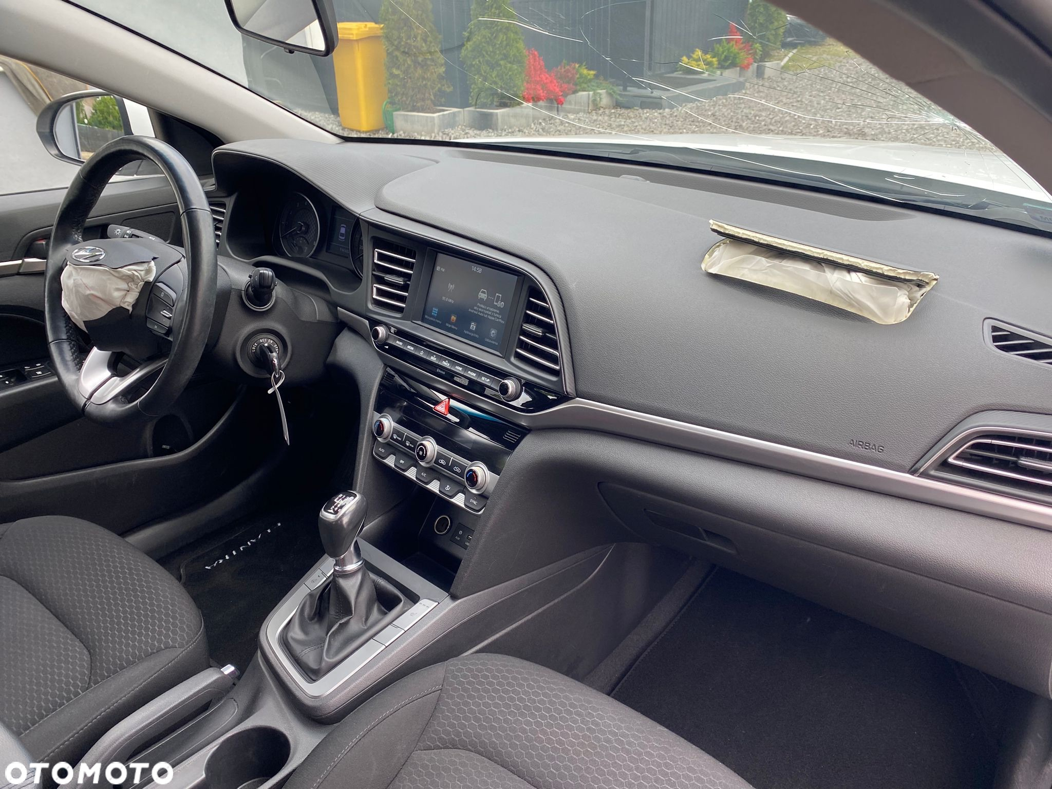 Hyundai Elantra 1.6 Comfort - 14