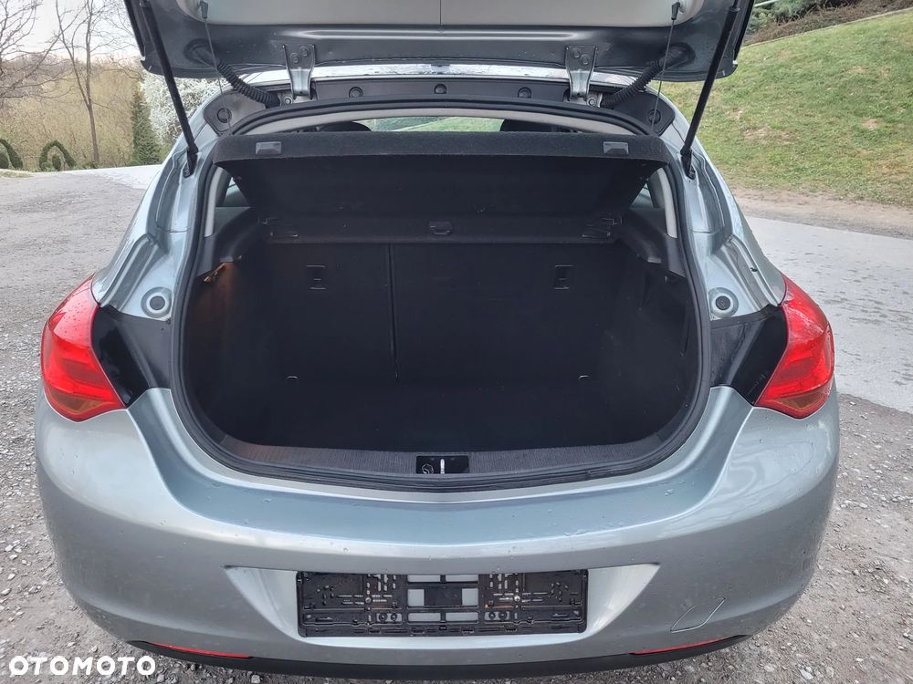 Opel Astra 1.6 Innovation - 30