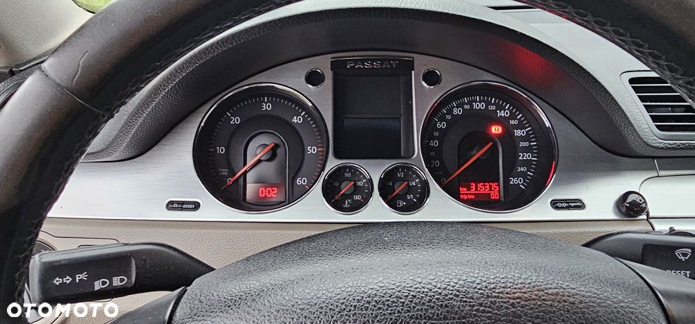 Volkswagen Passat - 4