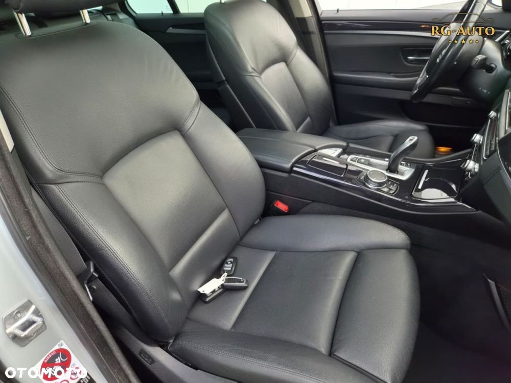 BMW Seria 5 525d xDrive Luxury Line - 28