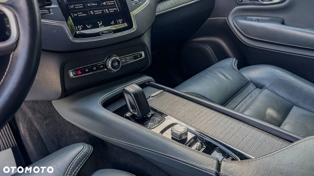 Volvo XC 90 B5 D AWD Geartronic Momentum - 24