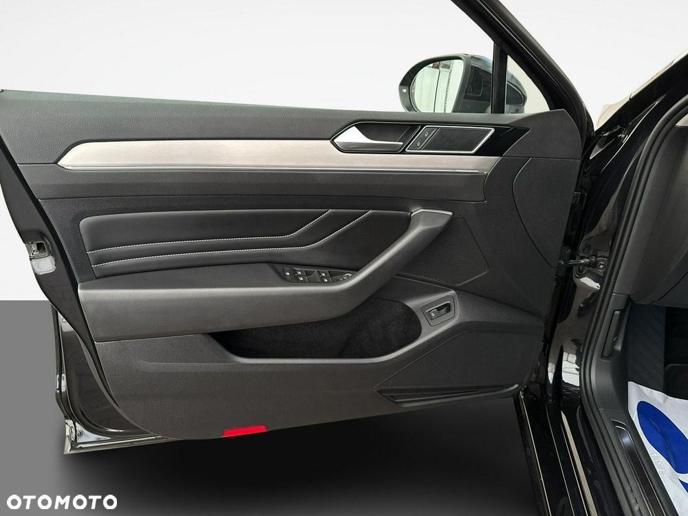 Volkswagen Passat - 11