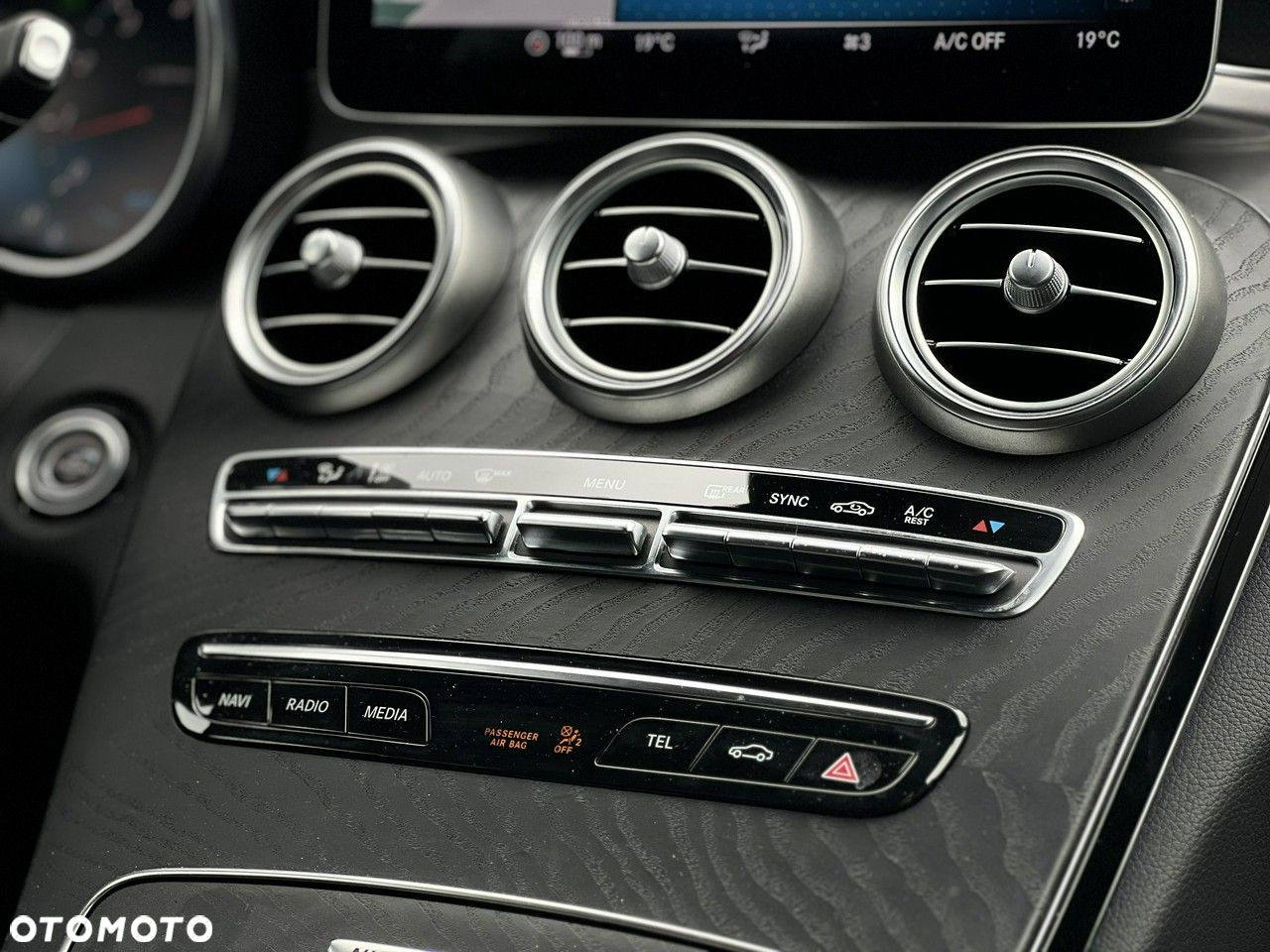 Mercedes-Benz Klasa C 300 T 9G-TRONIC Night Edition - 21