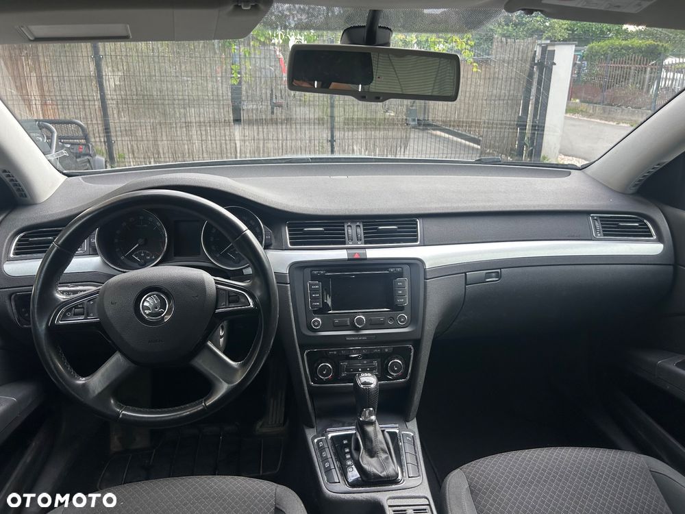 Skoda Superb 2.0 TDI Comfort DSG - 8