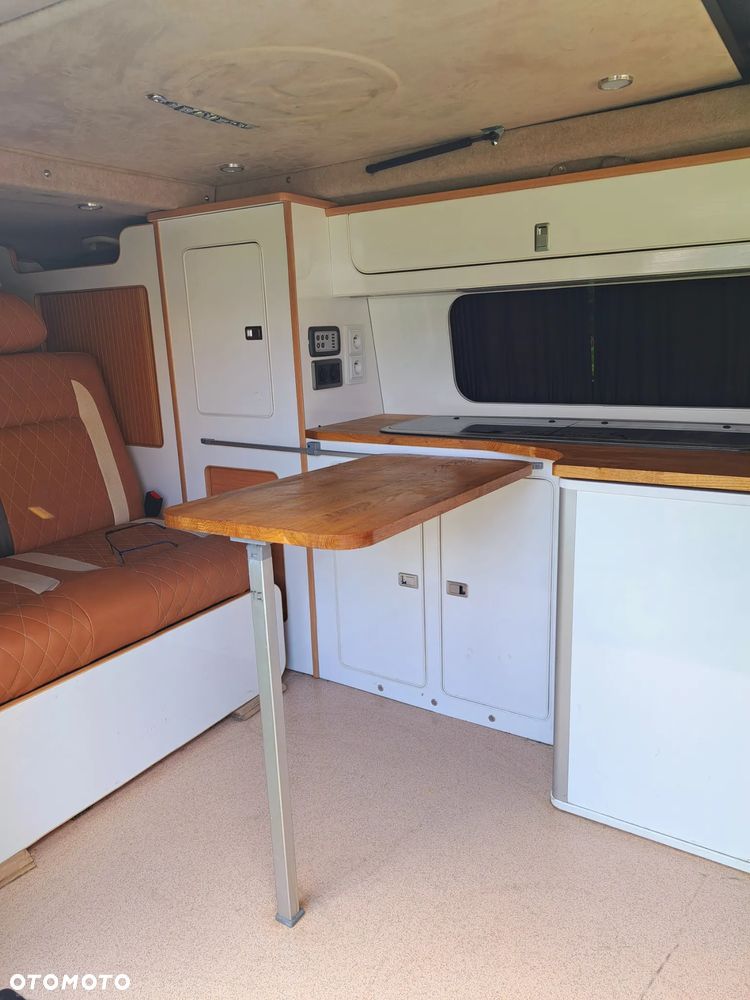 Volkswagen Caravelle - 6