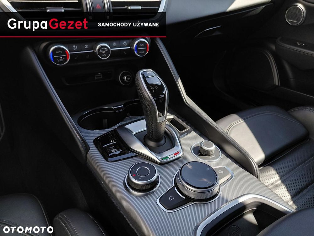 Alfa Romeo Giulia - 16