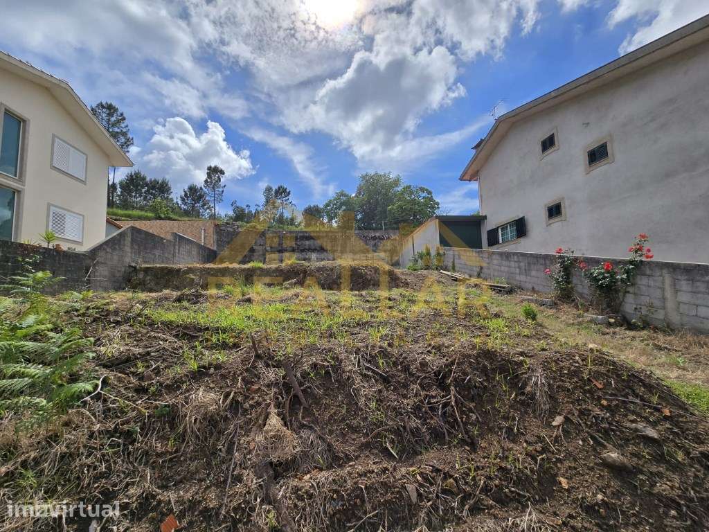 Terreno de 357 m² para Moradia de 4 Frentes em Fornelo - Excelente ... - Grande imagem: 3/10