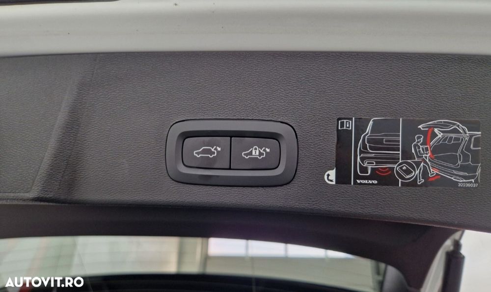 Volvo XC 40 D4 AWD R-Design - 7