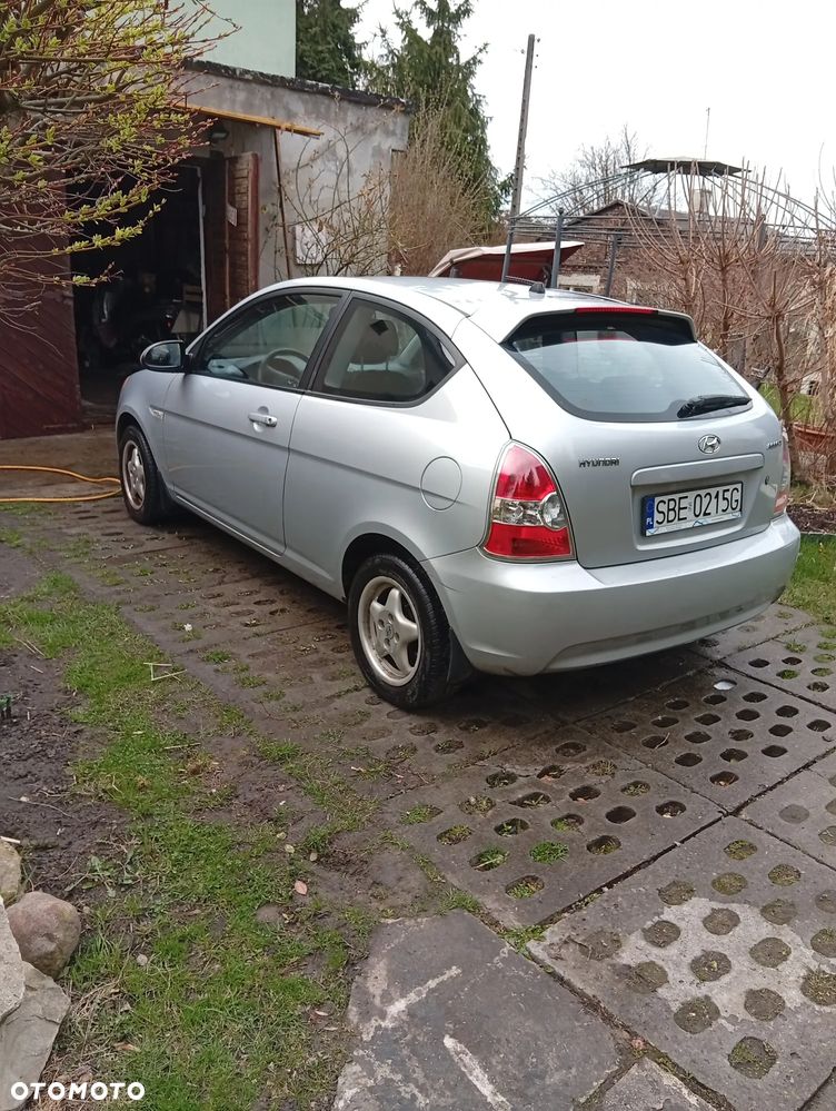 Hyundai Accent - 1