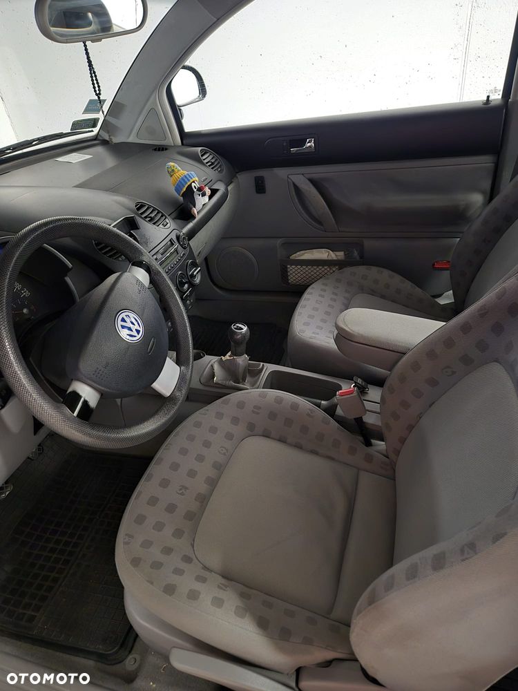 Volkswagen New Beetle - 5