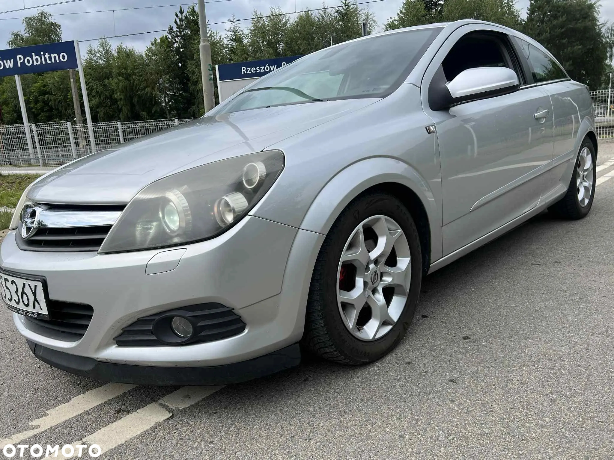 Opel Astra III GTC 2.0 T Sport - 11