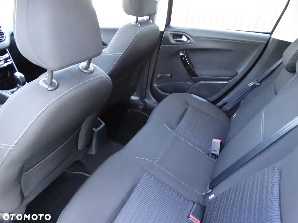 Peugeot 208 - 12