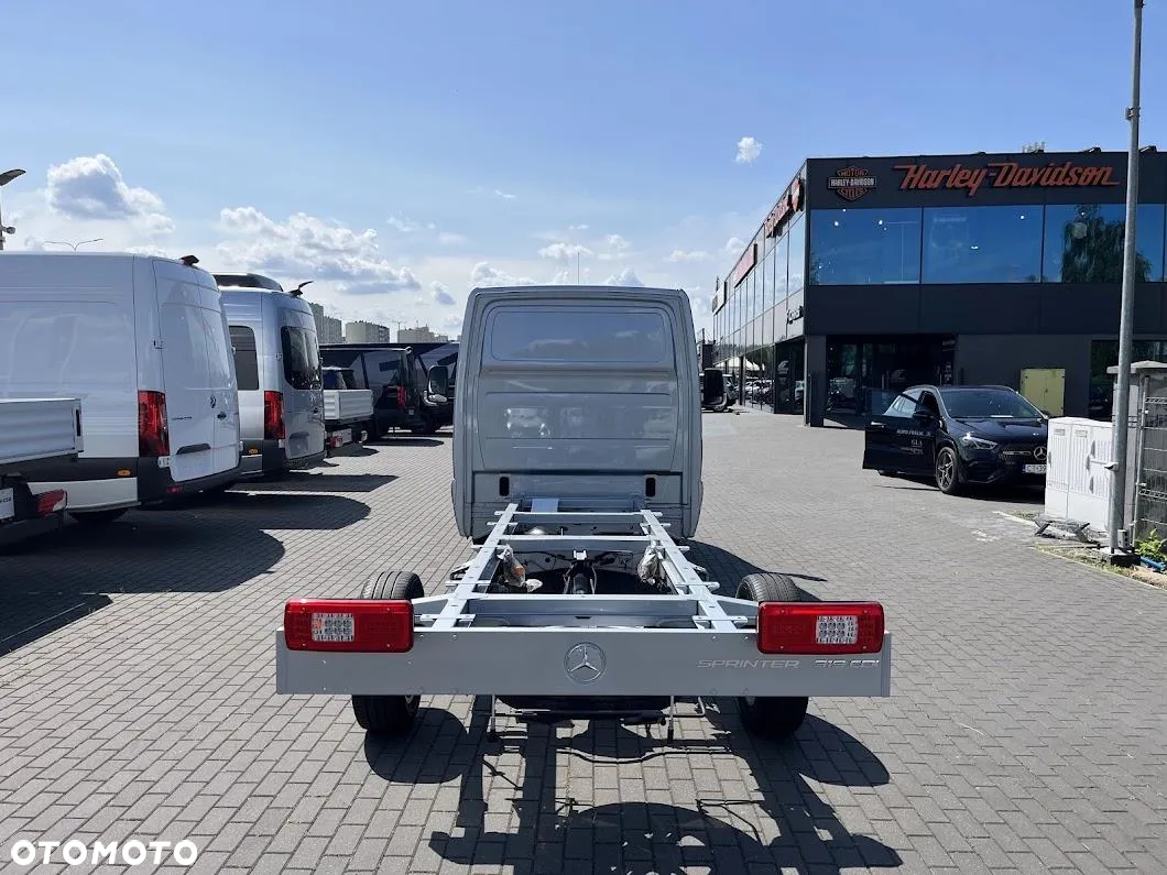 Mercedes-Benz Sprinter - 6