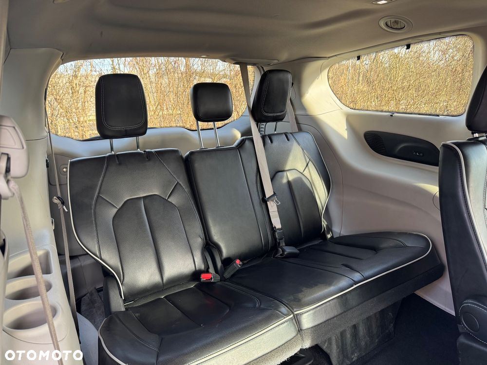 Chrysler Pacifica - 13