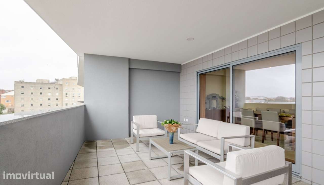 Apartamento T2 com varanda coberta à venda em Paranhos no Porto - Grande imagem: 2/23