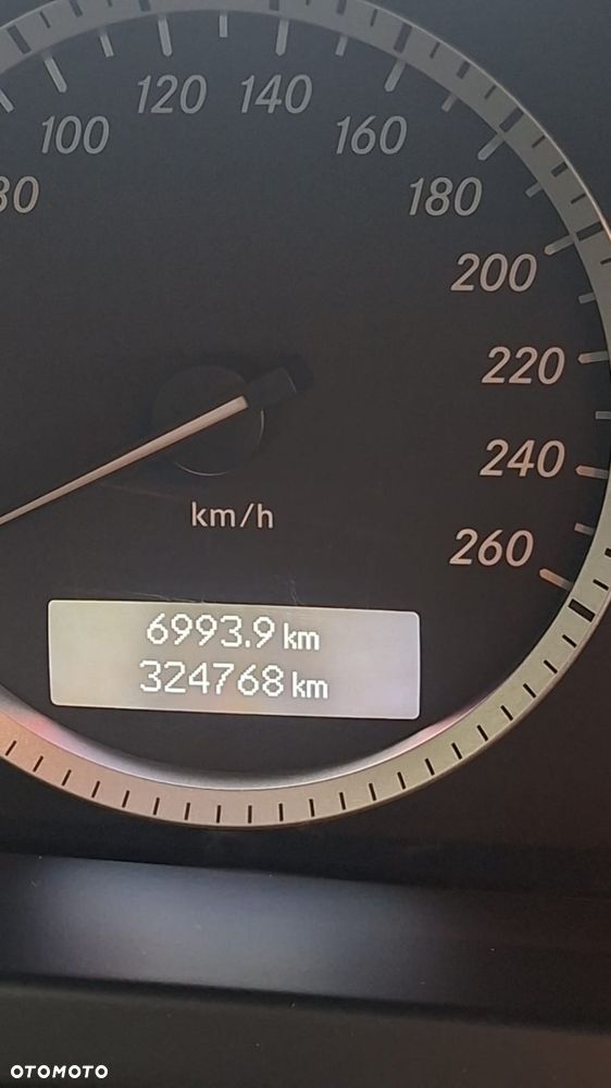 Mercedes-Benz Klasa C 220 CDI DPF (BlueEFFICIENCY) 7G-TRONIC Elegance - 17