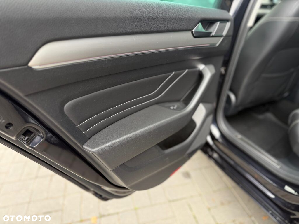 Volkswagen Passat 2.0 TDI EVO Elegance DSG - 15