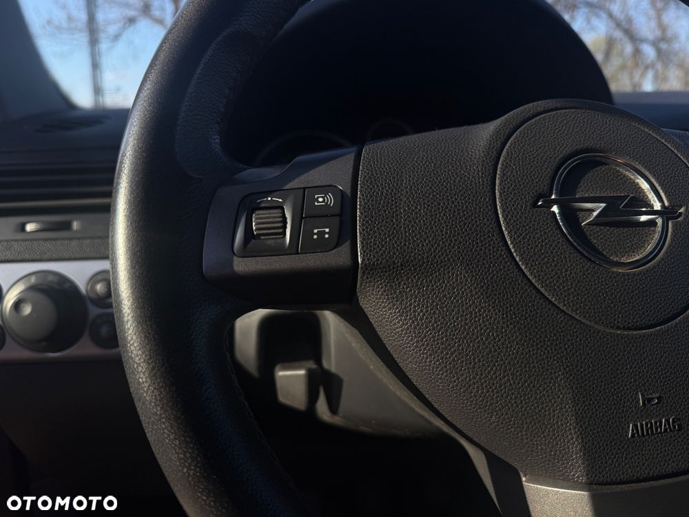 Opel Astra 1.6 Sport - 18