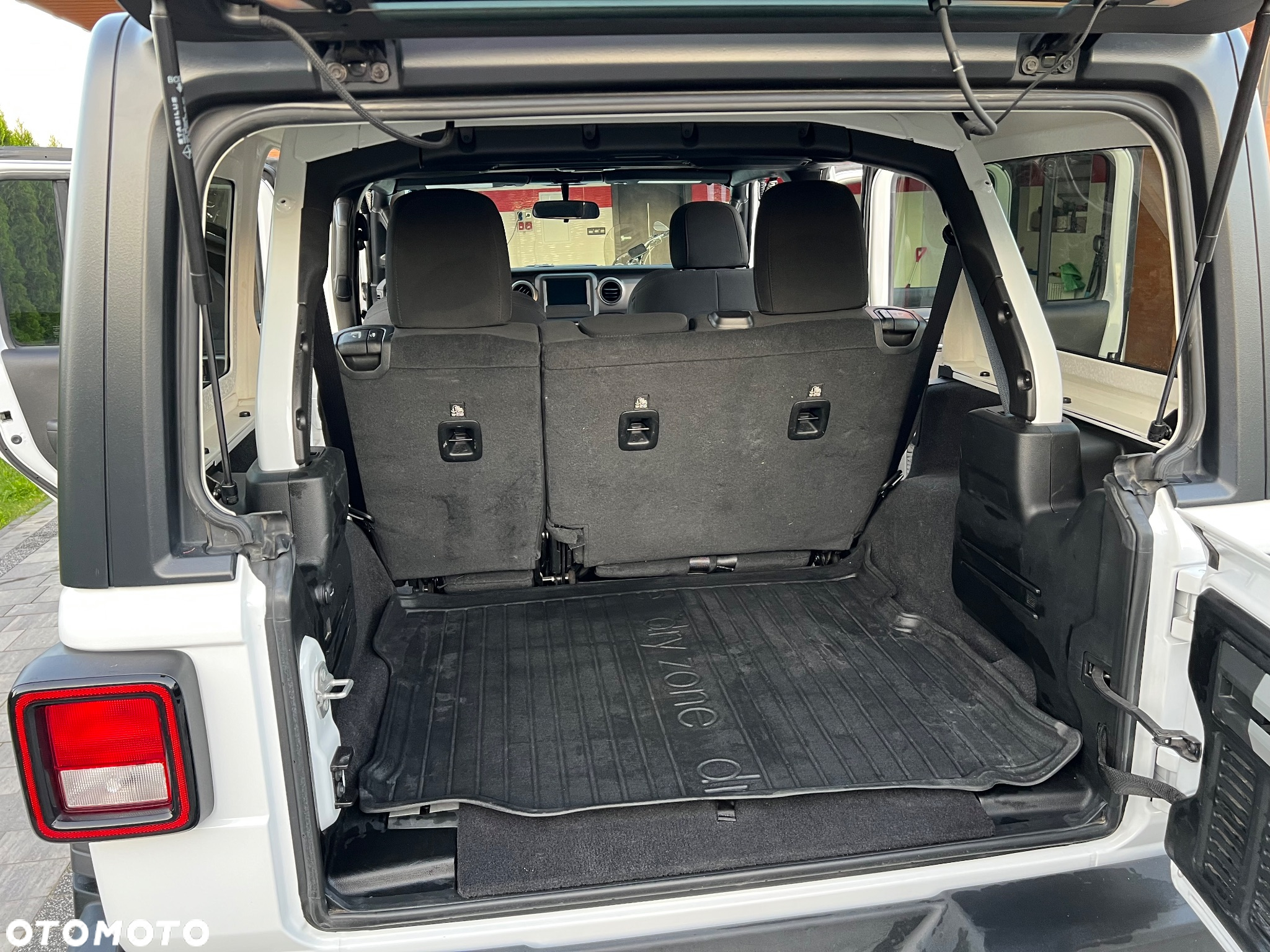 Jeep Wrangler - 11