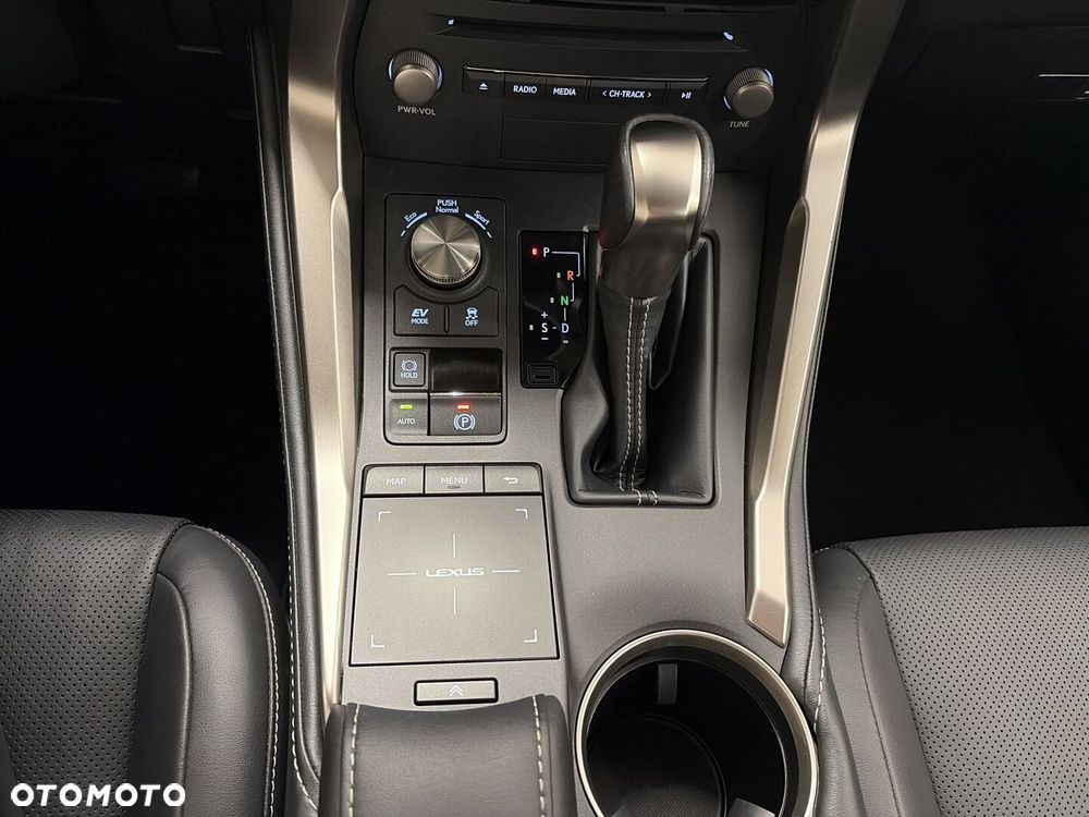Lexus NX 300h Comfort AWD - 18