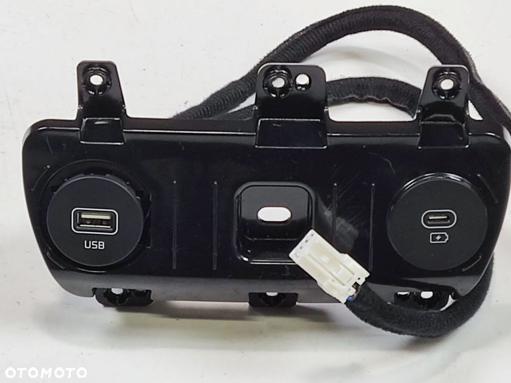 KIA EV6 od 2021r Gniazdo USB Zapalniczki - 1