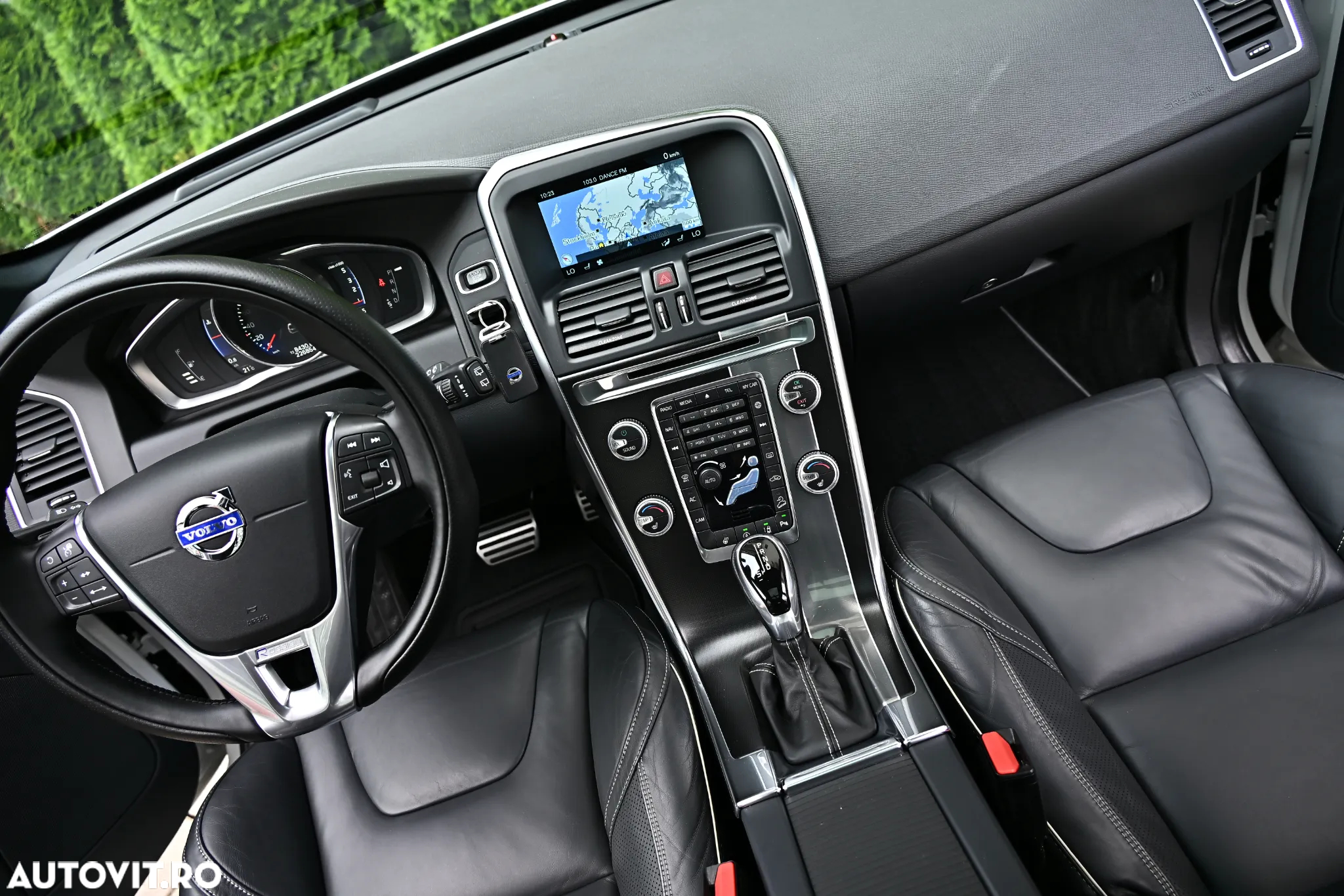 Volvo XC 60 D5AWD R-Design - 17