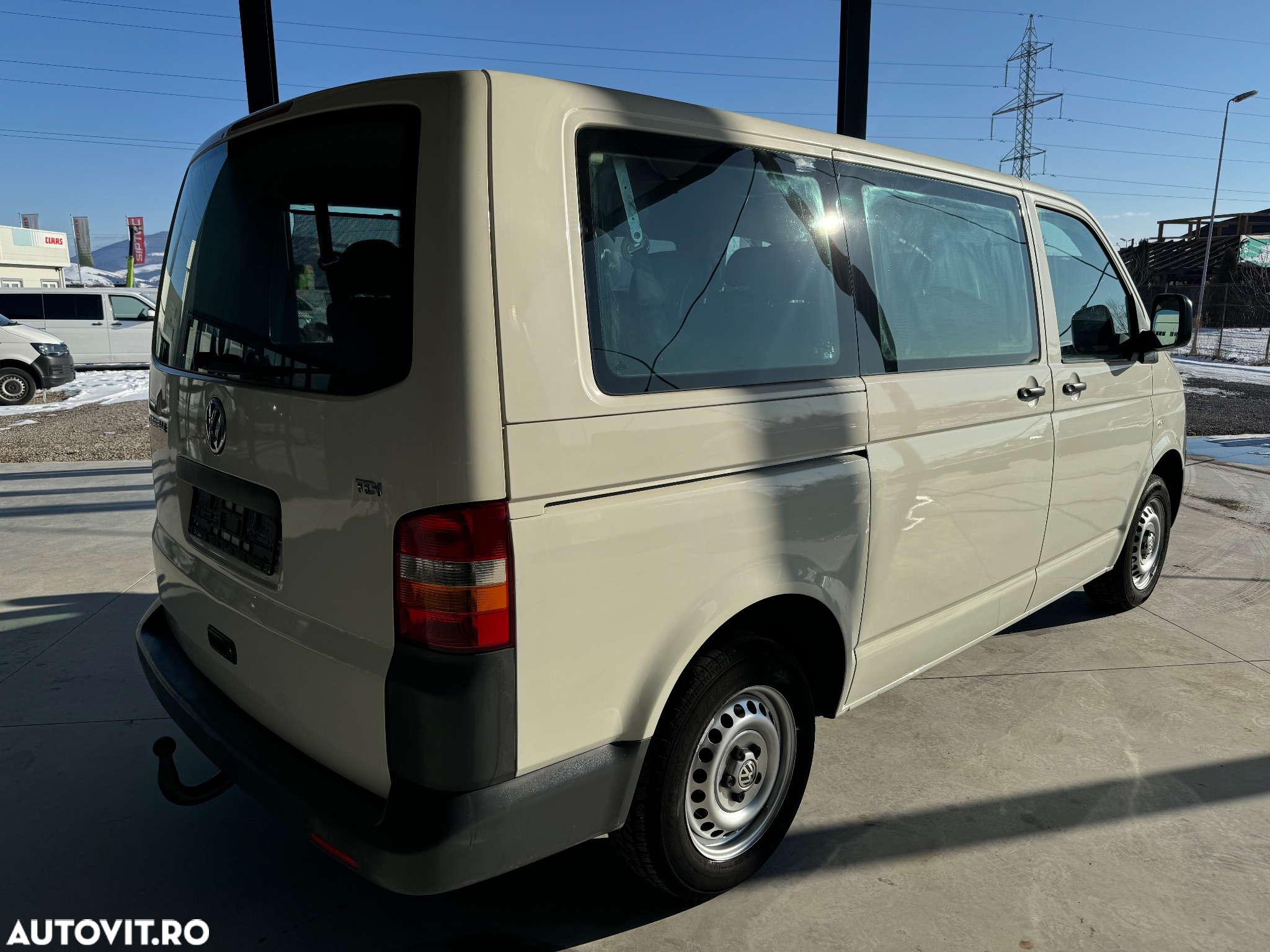 Volkswagen Caravelle - 3