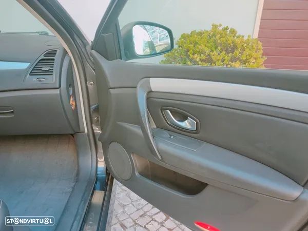 Renault Laguna 2.0 dCi Initiale - 11