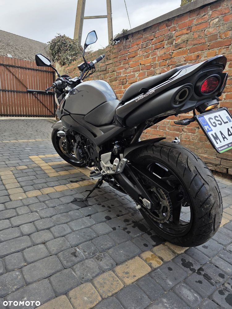 Suzuki GSR - 9