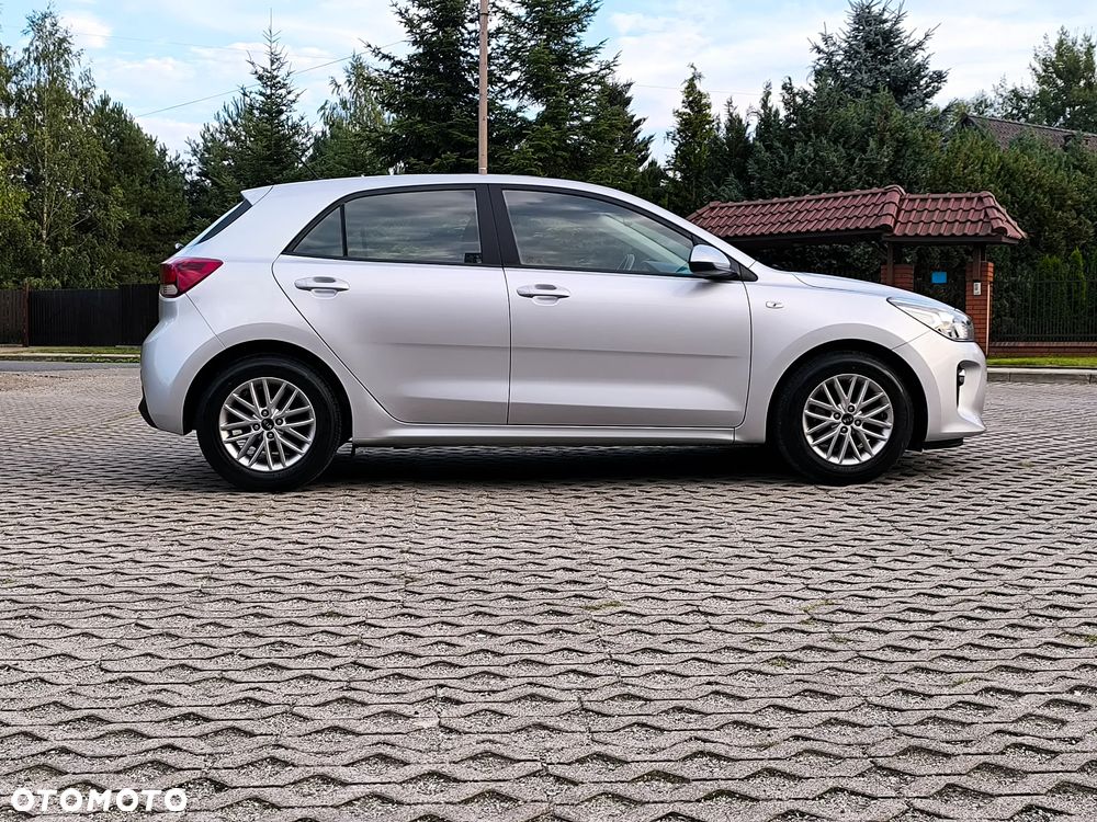 Kia Rio 1.2 L - 4