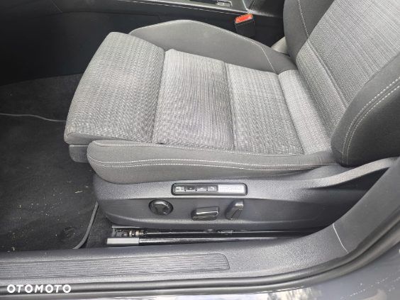 Volkswagen Passat 2.0 TDI EVO Business DSG - 33