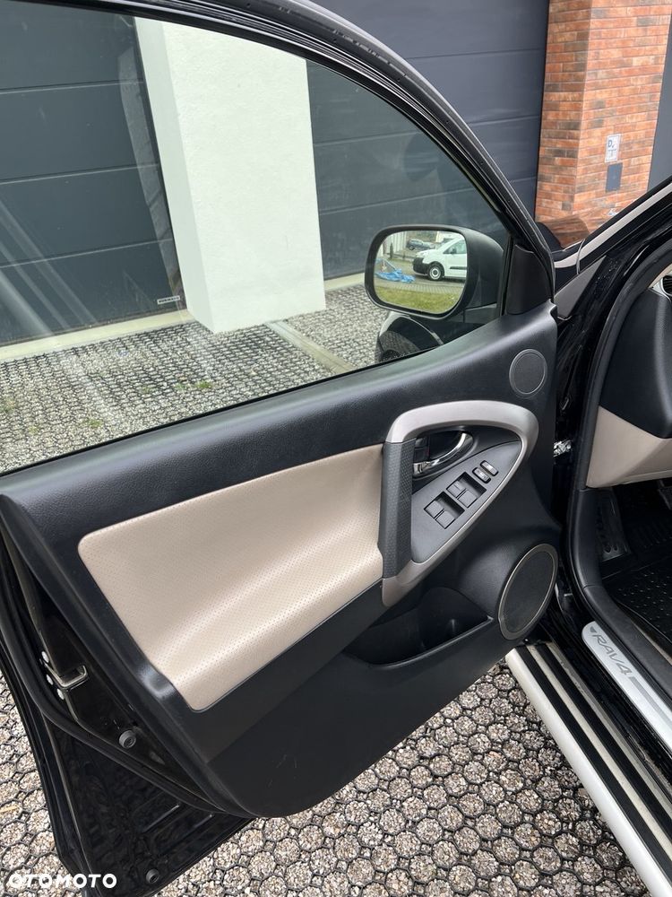 Toyota RAV4 2.2 D-4D Sol 180 - 13