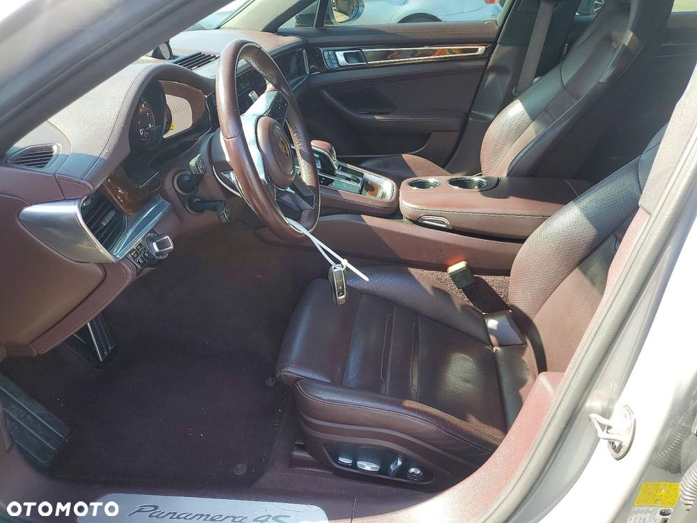 Porsche Panamera 4S - 7