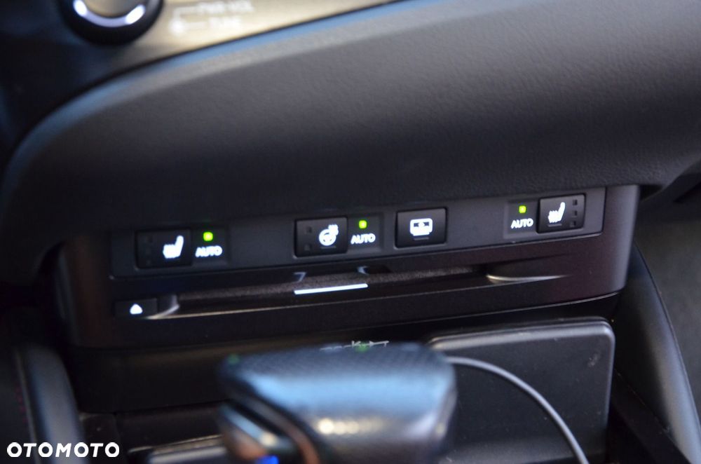 Lexus ES 300h F Sport - 27