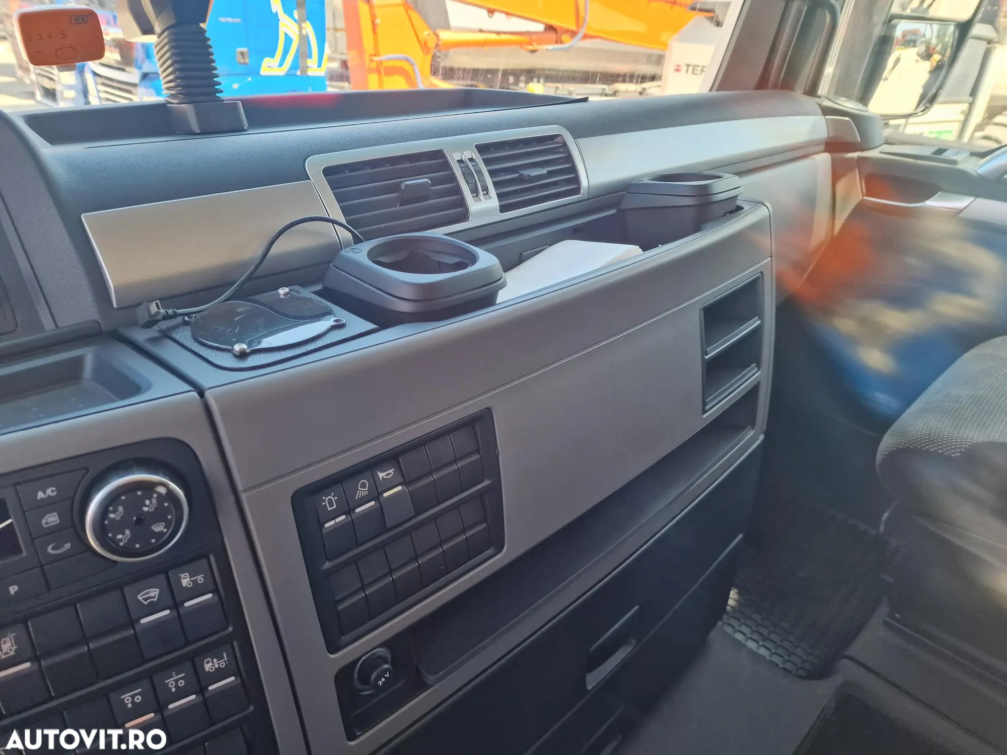 MAN TGX 26.510 6x2/4, axa liftabila si VIRATOARE, 2020, 377.042Km, XXL, Automata+Intarder 6 trepte, Frigider, Aer cond stationare, Proiectoare, Anv 80% bune, rulat doar in Germania, posibilitate leasing 4 ani, goarne,l proictoare, CA NOU-47.900 EUR+Tva - 20