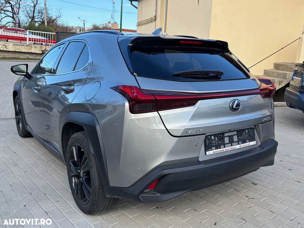 Lexus UX - 4