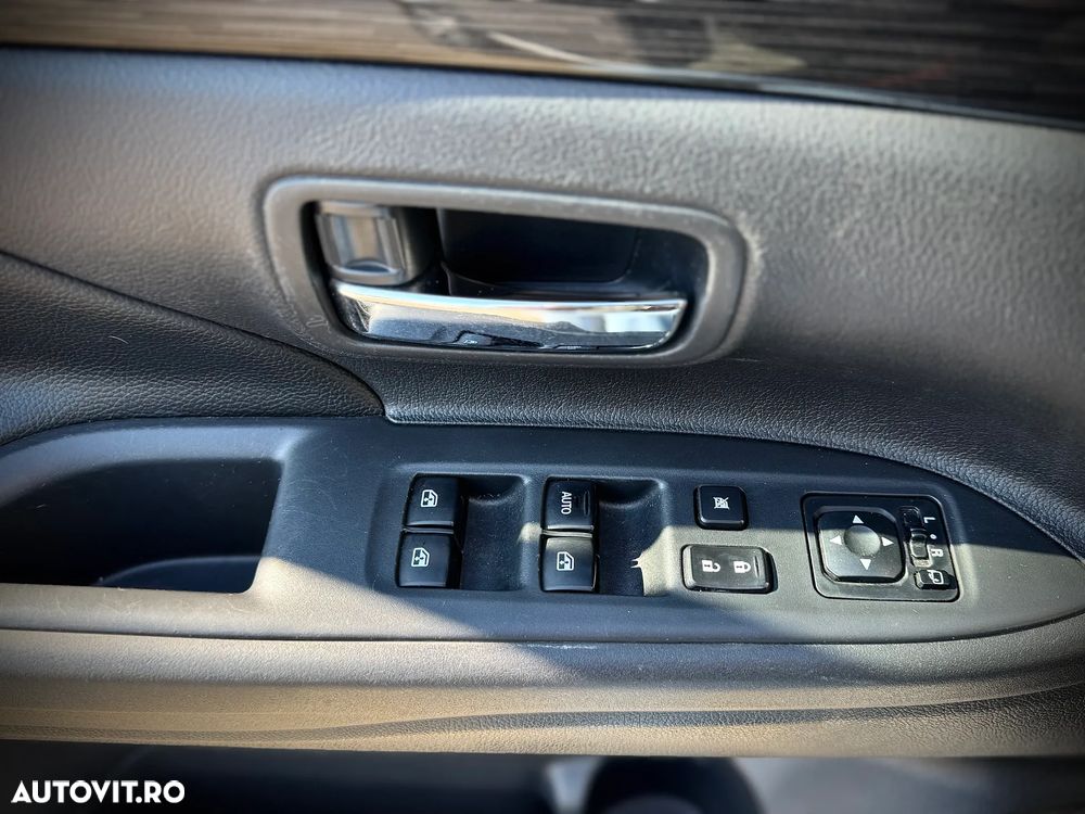 Mitsubishi Outlander - 9