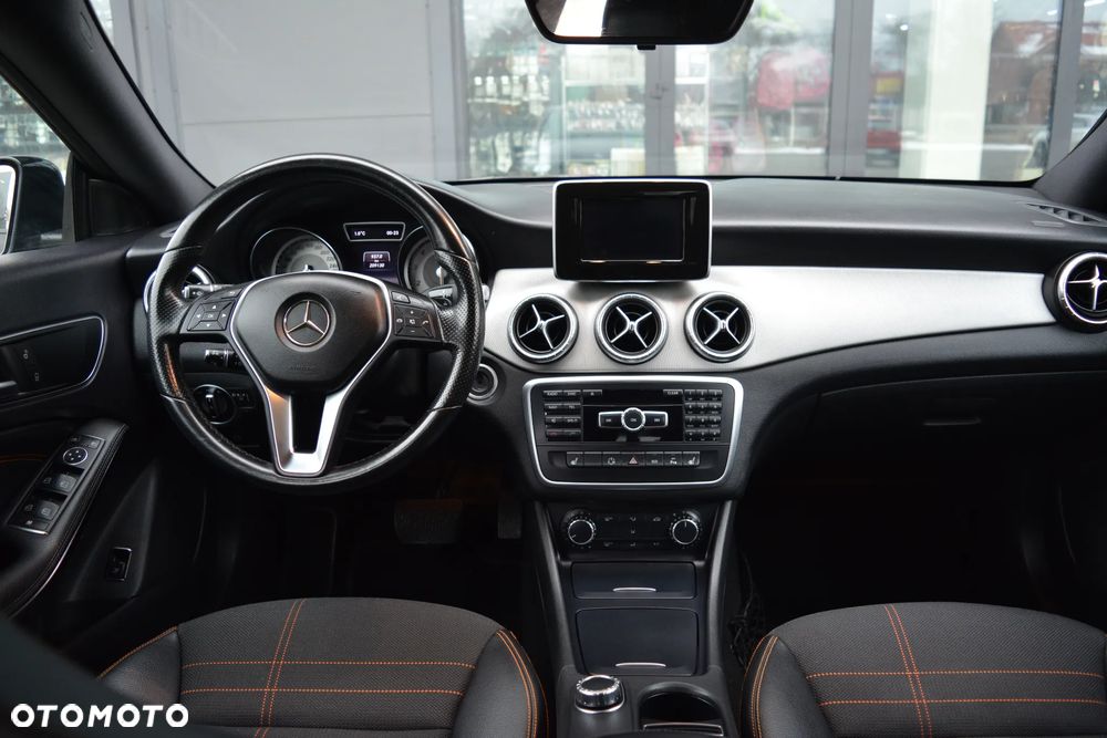 Mercedes-Benz CLA 180 7G-DCT StreetStyle - 17